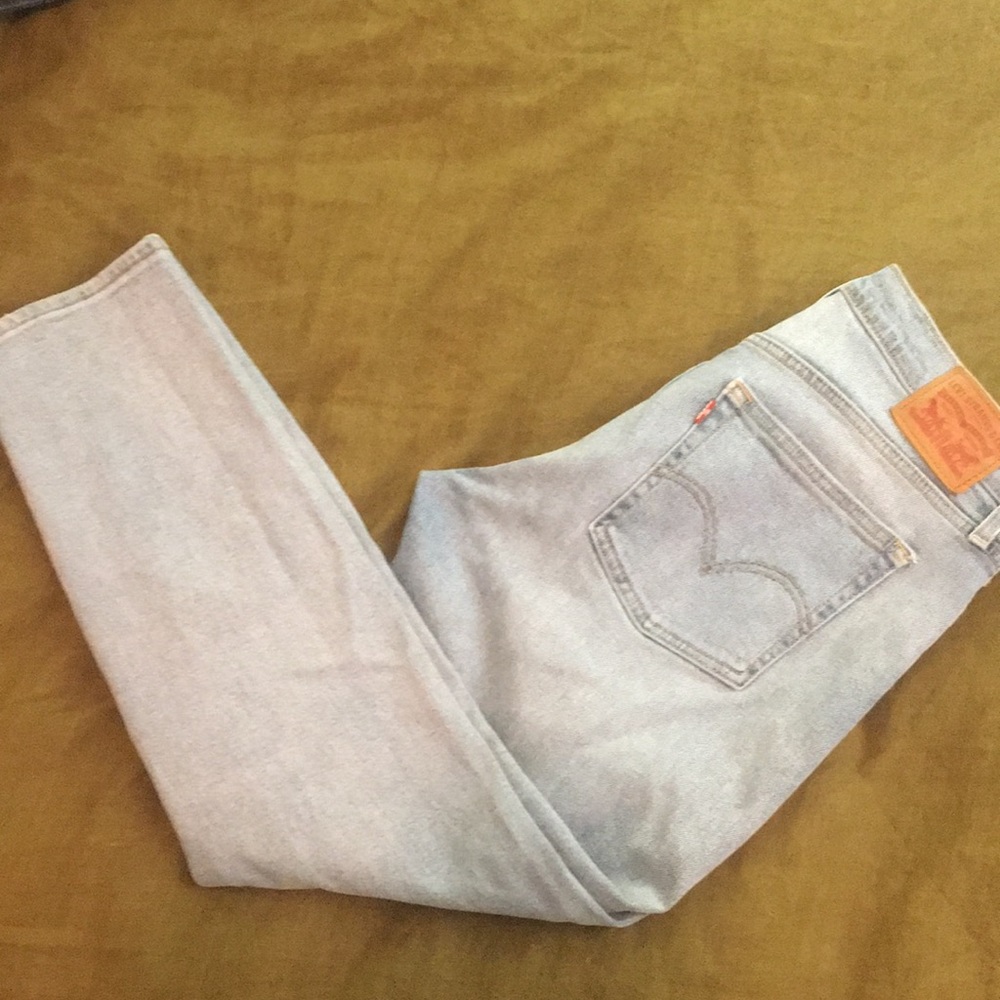 Levi wedgie light wash high rise summer jean